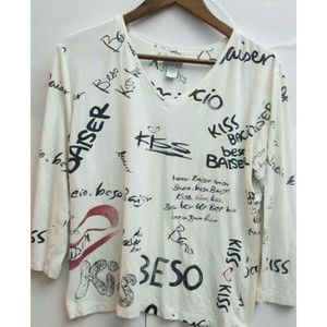 Ladies Chico Size 1 small V Neck kiss graffitti white/black